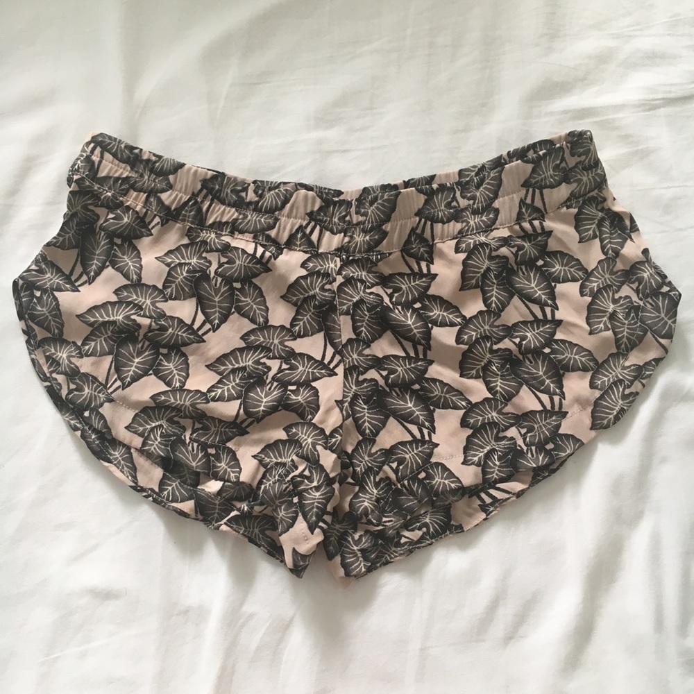 Acacia silk shorts black elephant size S NWOT